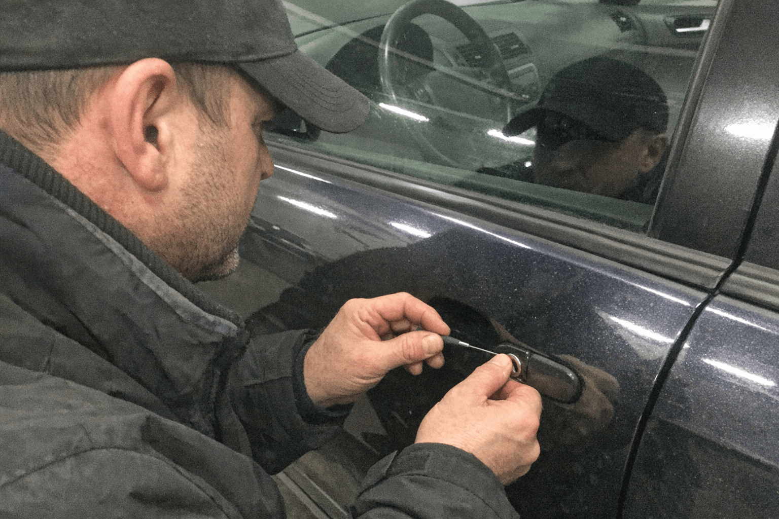 Schonende und kratzerfreie Öffnung einer Fahrzeugtür