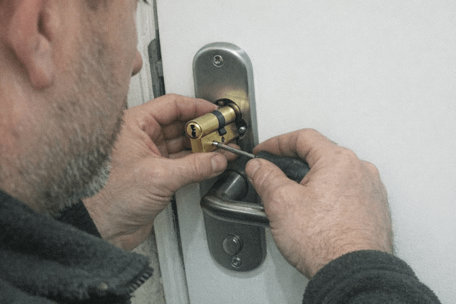 Montage eines sicheren Zylinders für den Heimschutz